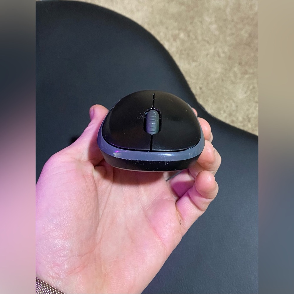 Logitech M185 Wireless Optical Ambidextrous Computer Mouse - Picture 5 of 10